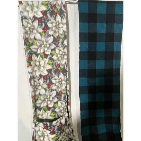 Two fleece winter scarves with pockets - Picture 2 of 7